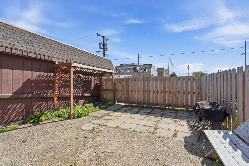 7933 Jefferson Avenue #4b Munster, IN 46321