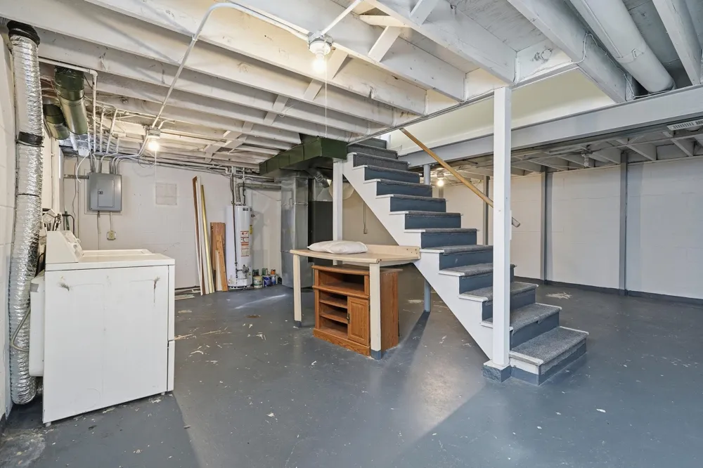 7933 Jefferson Avenue #4b Munster, IN 46321