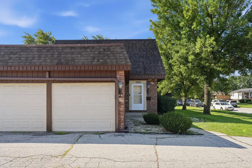 7933 Jefferson Avenue #4b Munster, IN 46321