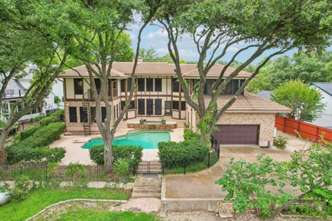 128 Sceptre Drive