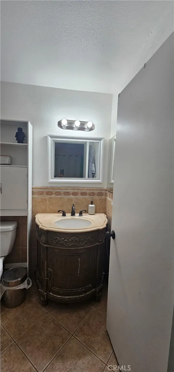 1386 E F Ontario, CA 91764