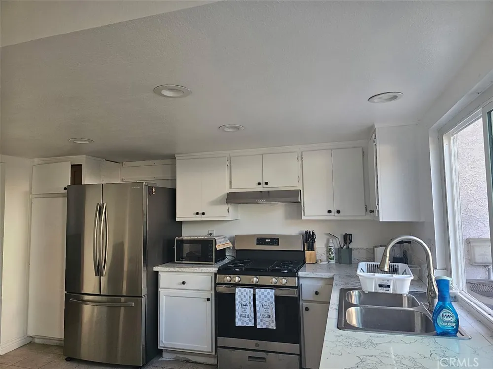 1386 E F Ontario, CA 91764