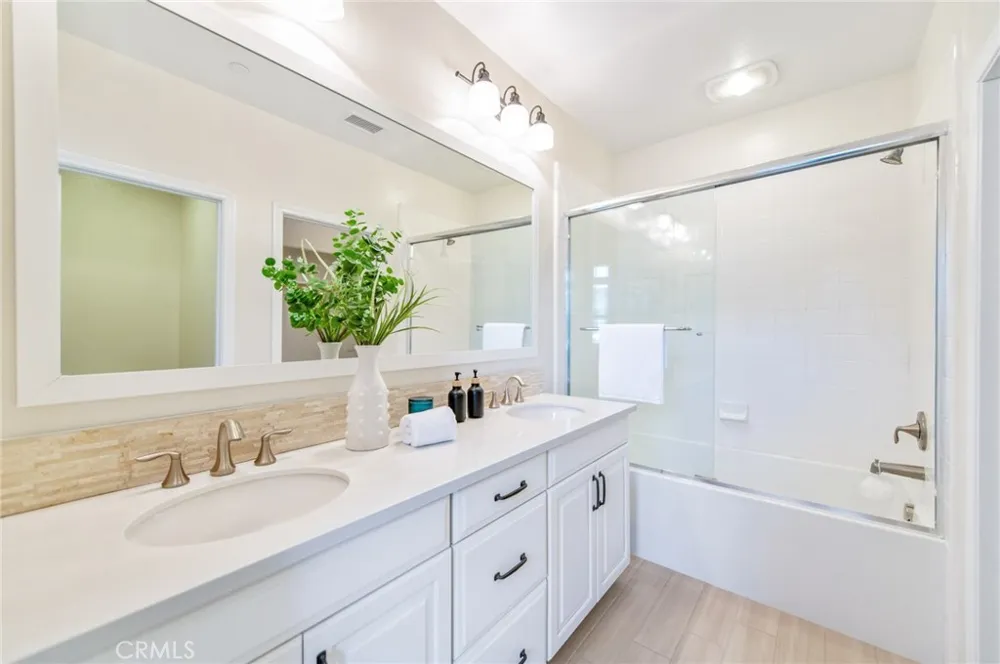 68 Rose Arch Irvine, CA 92620