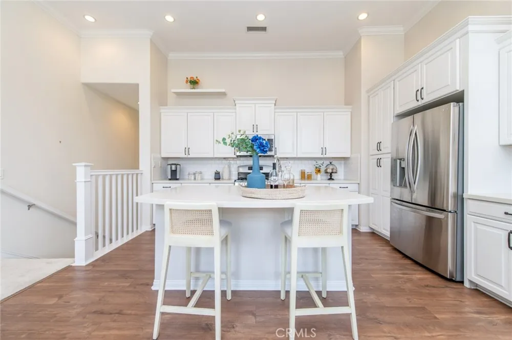 68 Rose Arch Irvine, CA 92620