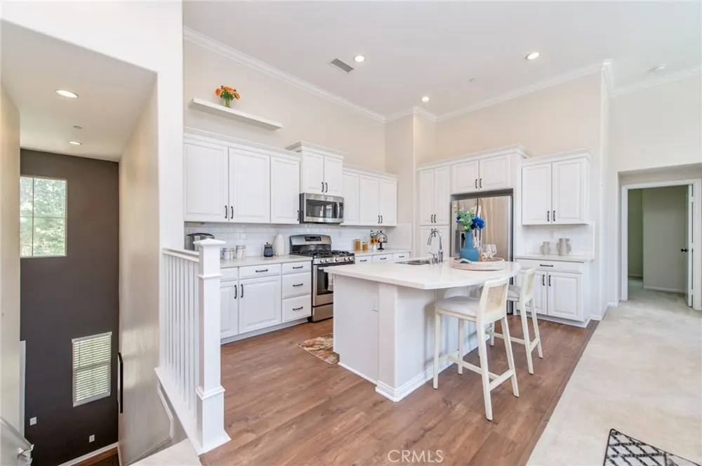 68 Rose Arch Irvine, CA 92620