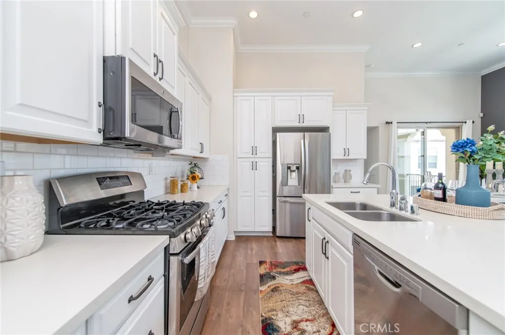 68 Rose Arch Irvine, CA 92620