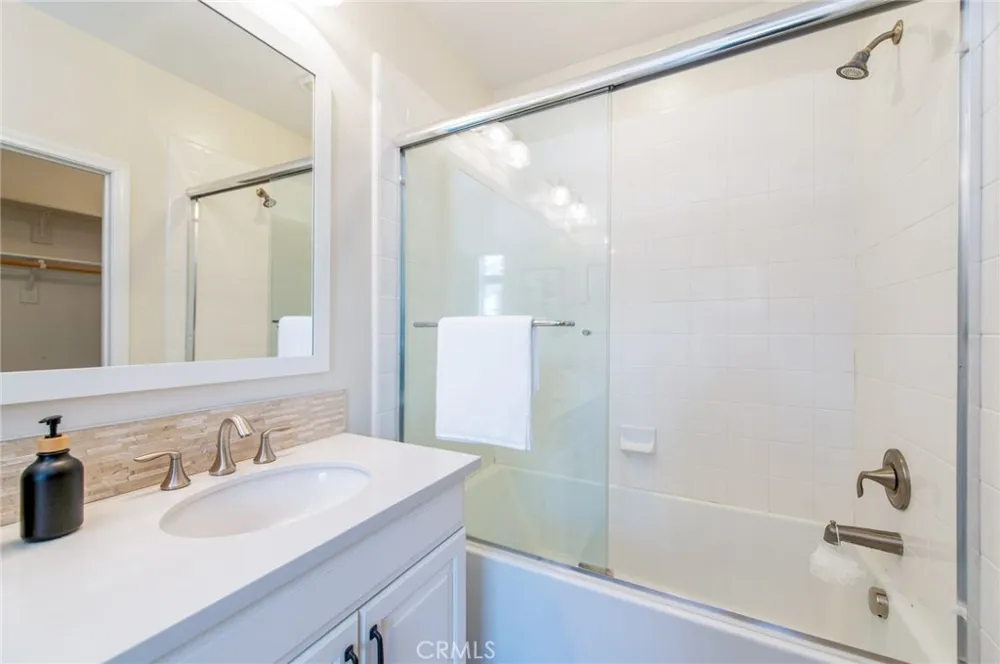 68 Rose Arch Irvine, CA 92620