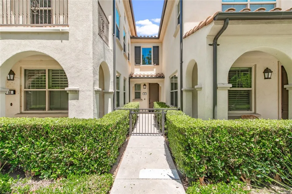 68 Rose Arch Irvine, CA 92620