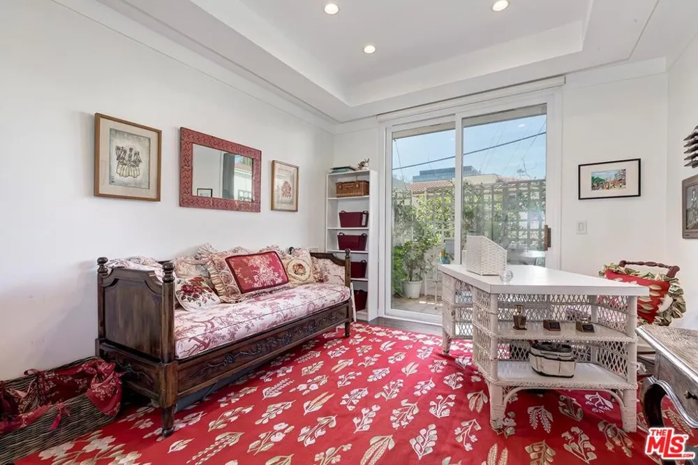 121 Almont Drive #205 Beverly Hills, CA 90211