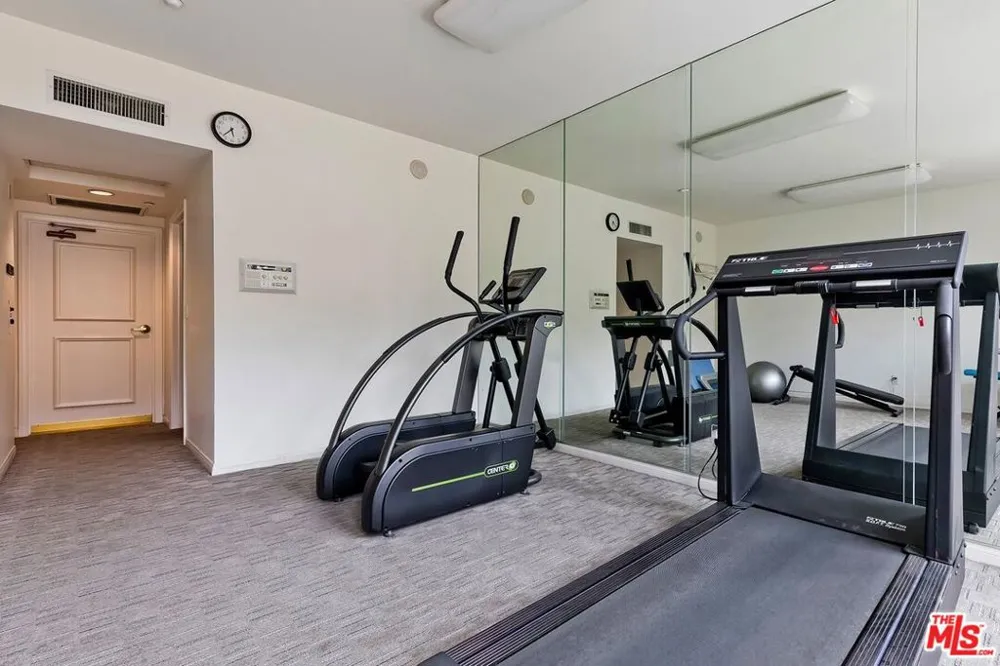 121 Almont Drive #205 Beverly Hills, CA 90211