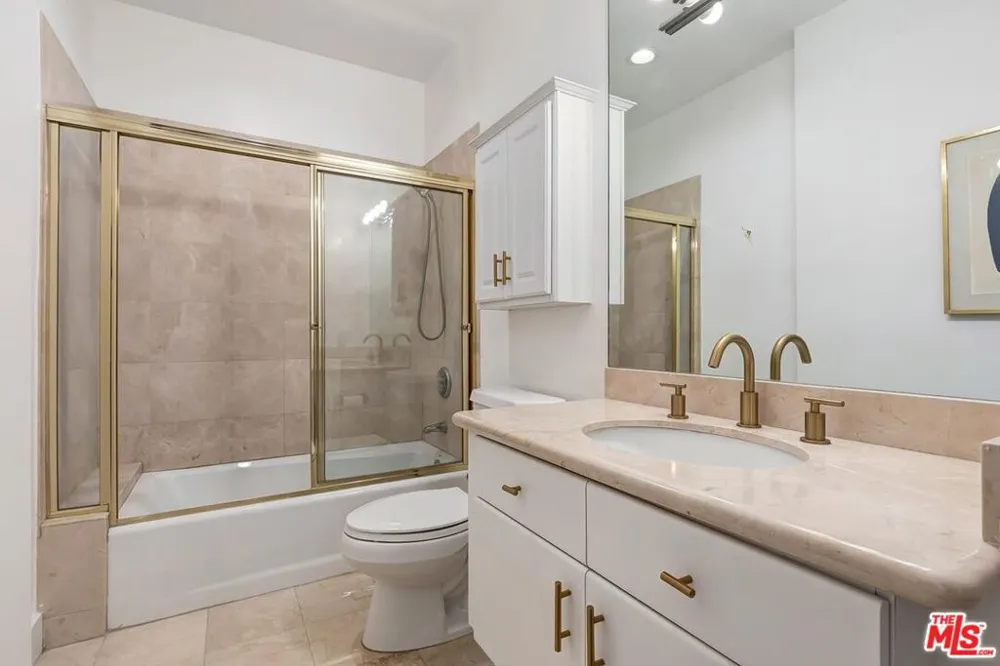 121 Almont Drive #205 Beverly Hills, CA 90211