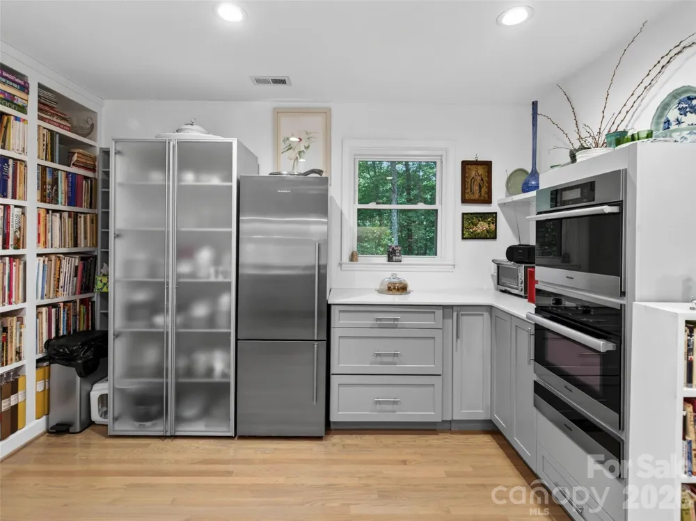 52 Melody Lane Saluda, NC 28773