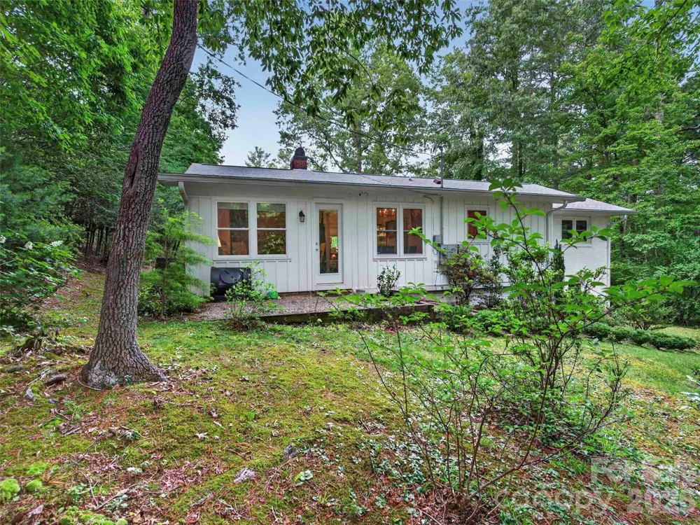 52 Melody Lane Saluda, NC 28773