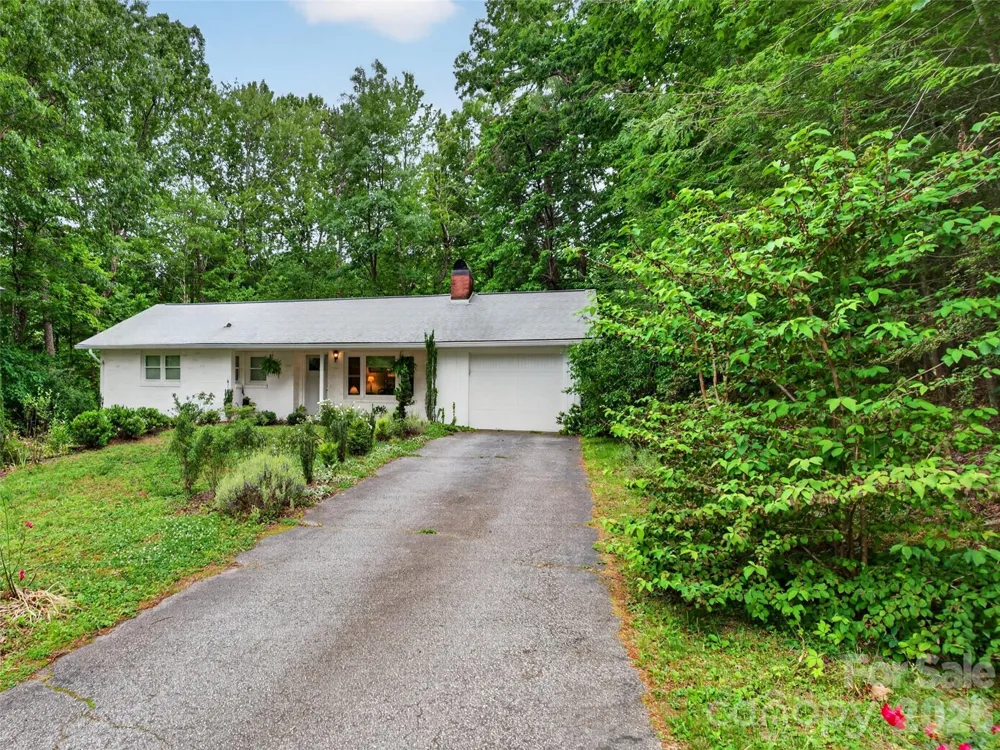 52 Melody Lane Saluda, NC 28773