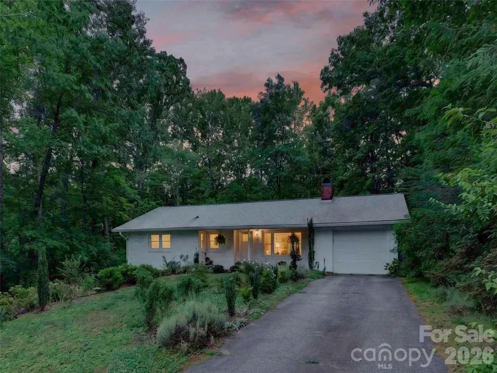 52 Melody Lane Saluda, NC 28773