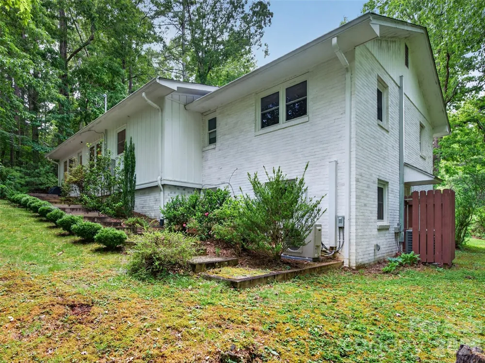52 Melody Lane Saluda, NC 28773