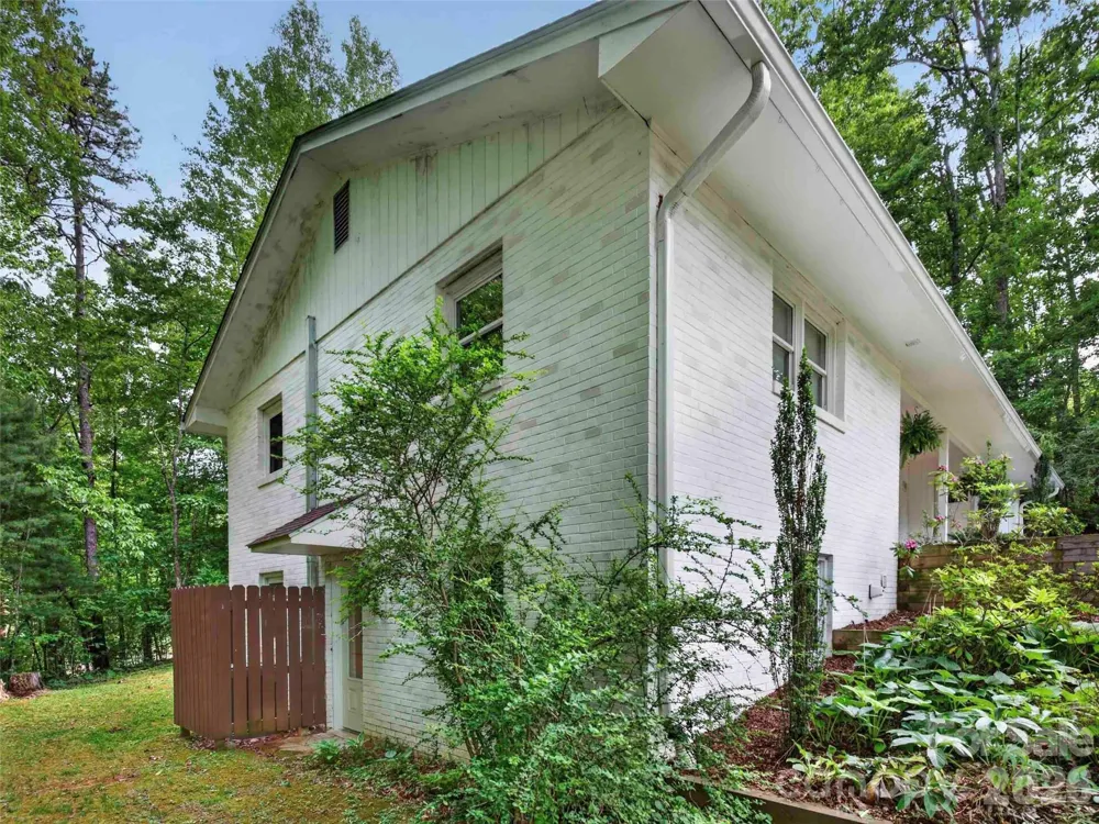 52 Melody Lane Saluda, NC 28773