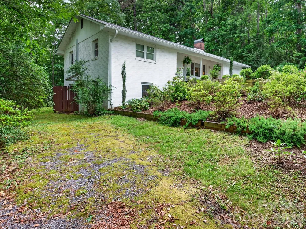 52 Melody Lane Saluda, NC 28773