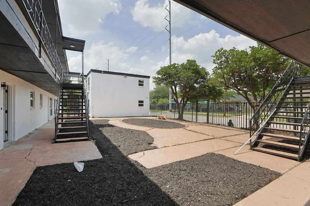 6840 Fairway Drive #4 Houston, TX 77087