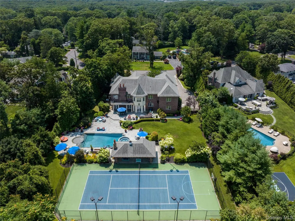 5 Kodiak Drive Woodbury, NY 11797