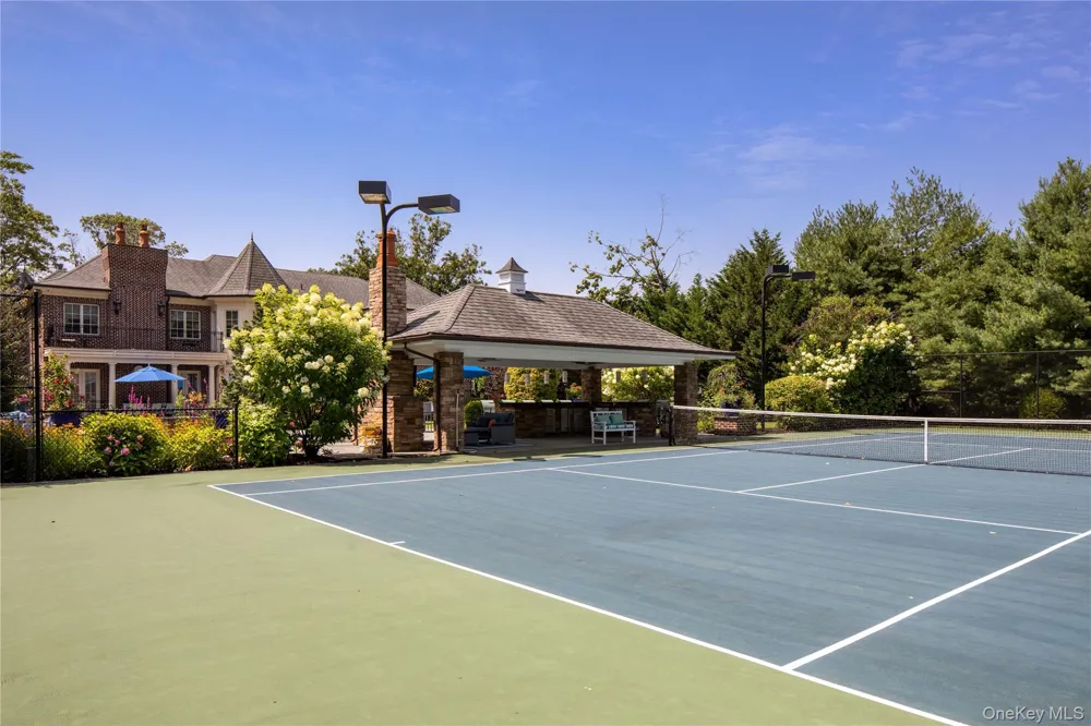 5 Kodiak Drive Woodbury, NY 11797