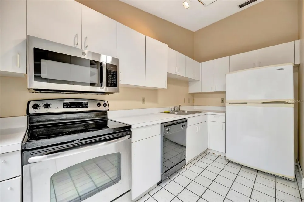 2925 PARK LAKE DRIVE #12 Bradenton, FL 34209