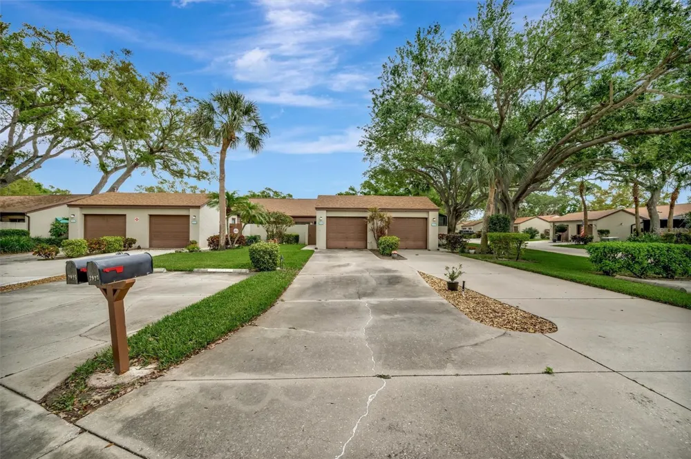 2925 PARK LAKE DRIVE #12 Bradenton, FL 34209