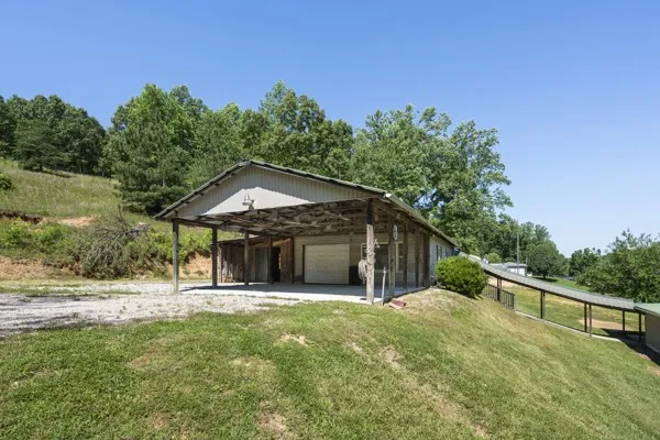 1110 King Rd Centerville, TN 37033