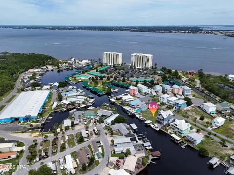 933 Lighthouse Lagoon Court