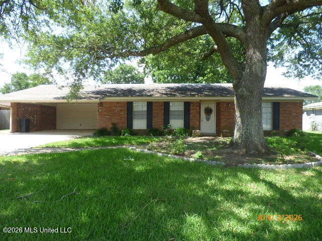 166 Lee Avenue Vidalia, LA 71373