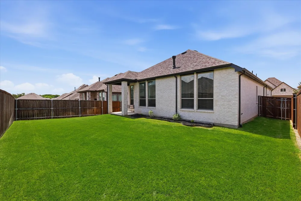 9521 Leisure Pace Lane Oak Point, TX 75068