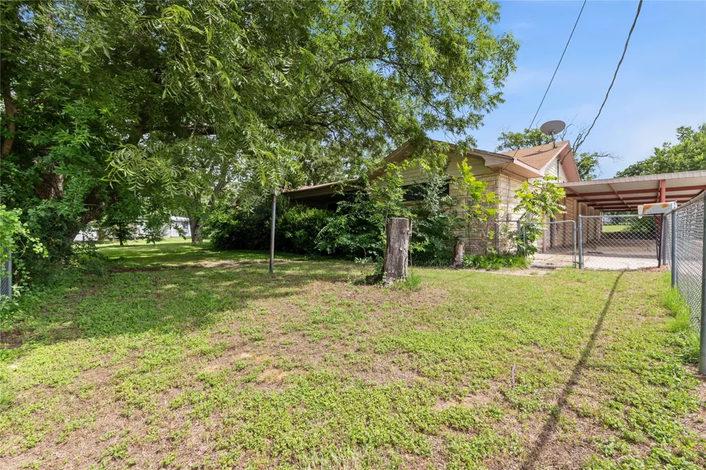 500 E Ham Avenue De Leon, TX 76444