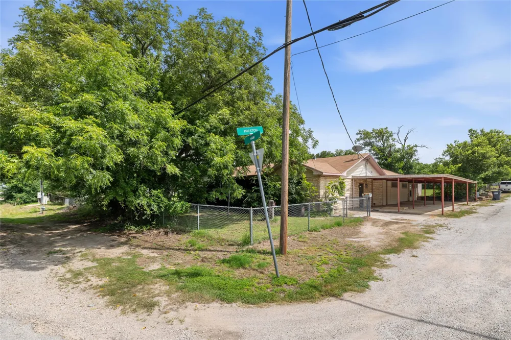 500 E Ham Avenue De Leon, TX 76444
