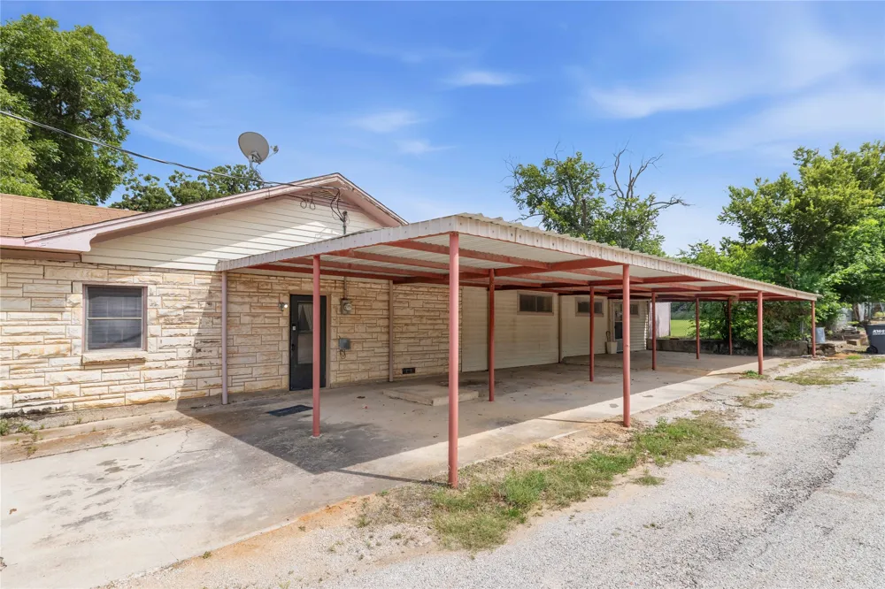 500 E Ham Avenue De Leon, TX 76444