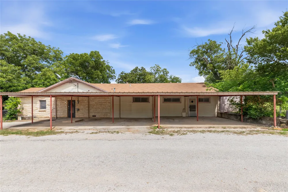 500 E Ham Avenue De Leon, TX 76444