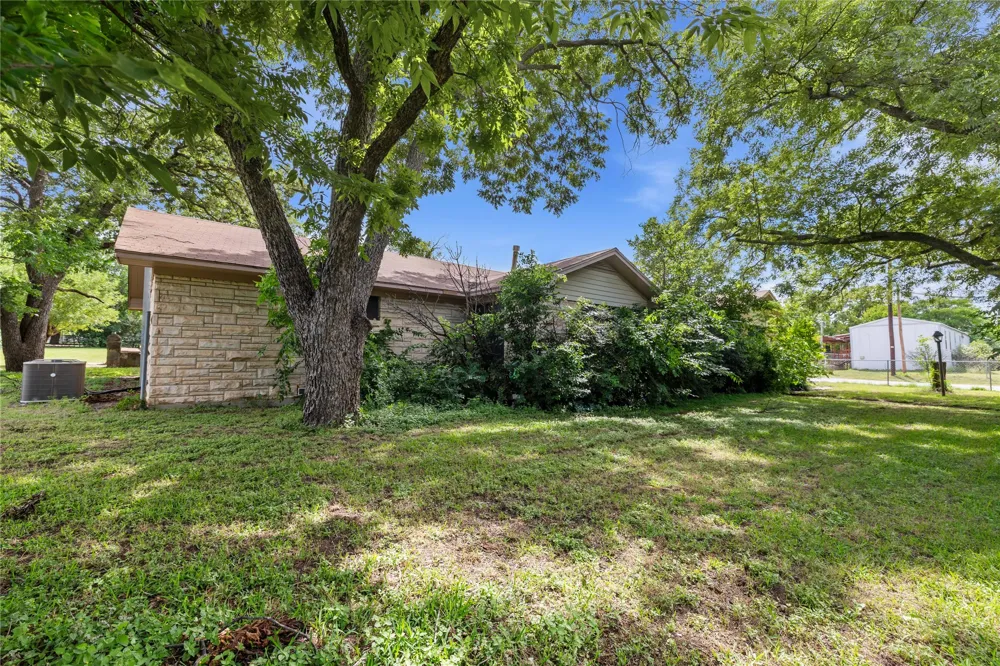 500 E Ham Avenue De Leon, TX 76444
