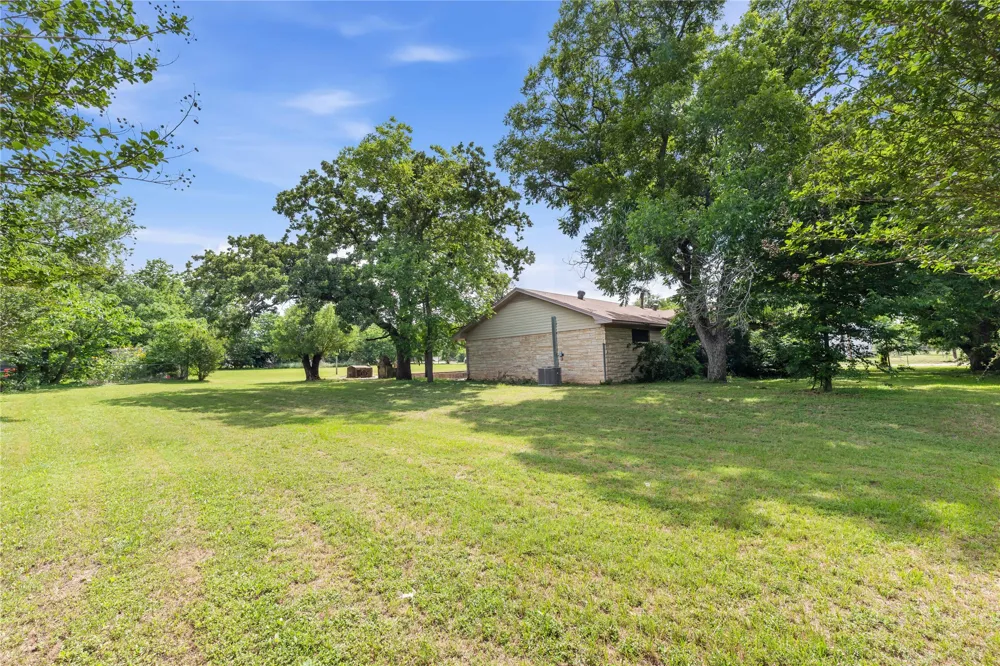 500 E Ham Avenue De Leon, TX 76444