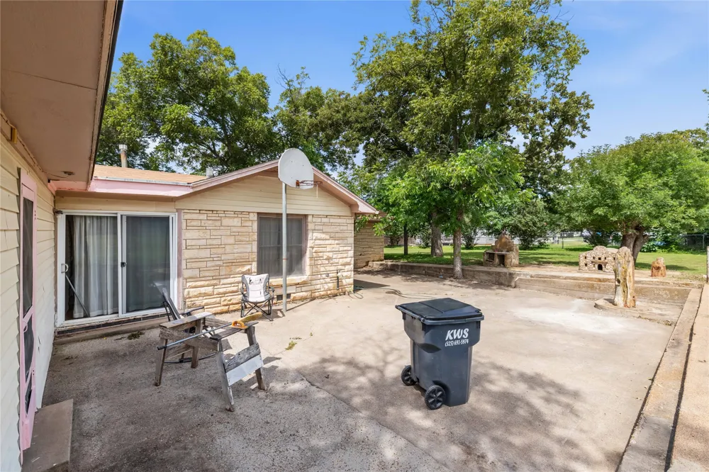 500 E Ham Avenue De Leon, TX 76444
