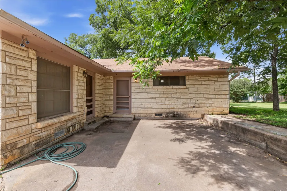 500 E Ham Avenue De Leon, TX 76444