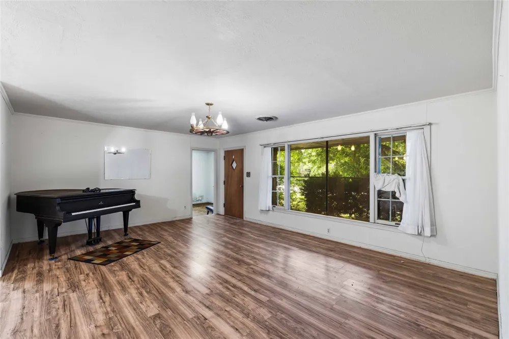 500 E Ham Avenue De Leon, TX 76444