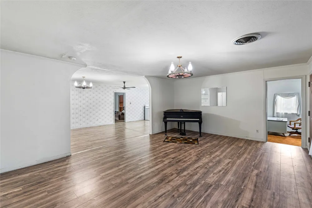 500 E Ham Avenue De Leon, TX 76444