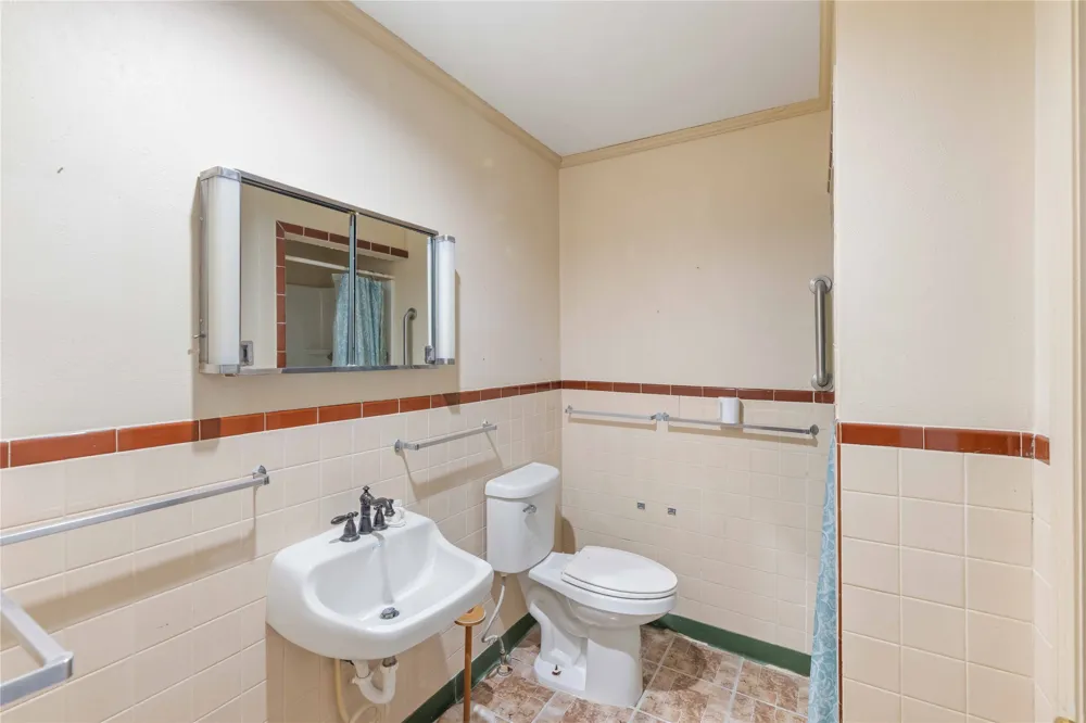 500 E Ham Avenue De Leon, TX 76444