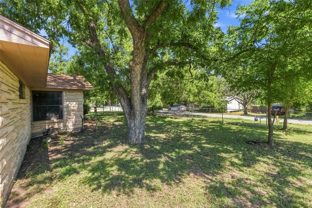 500 E Ham Avenue De Leon, TX 76444