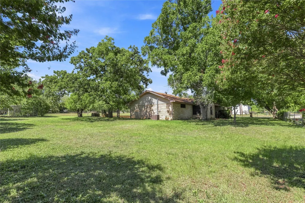 500 E Ham Avenue De Leon, TX 76444