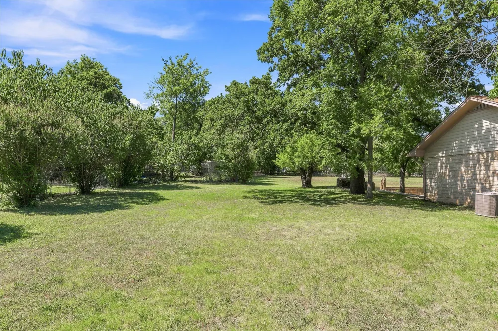 500 E Ham Avenue De Leon, TX 76444