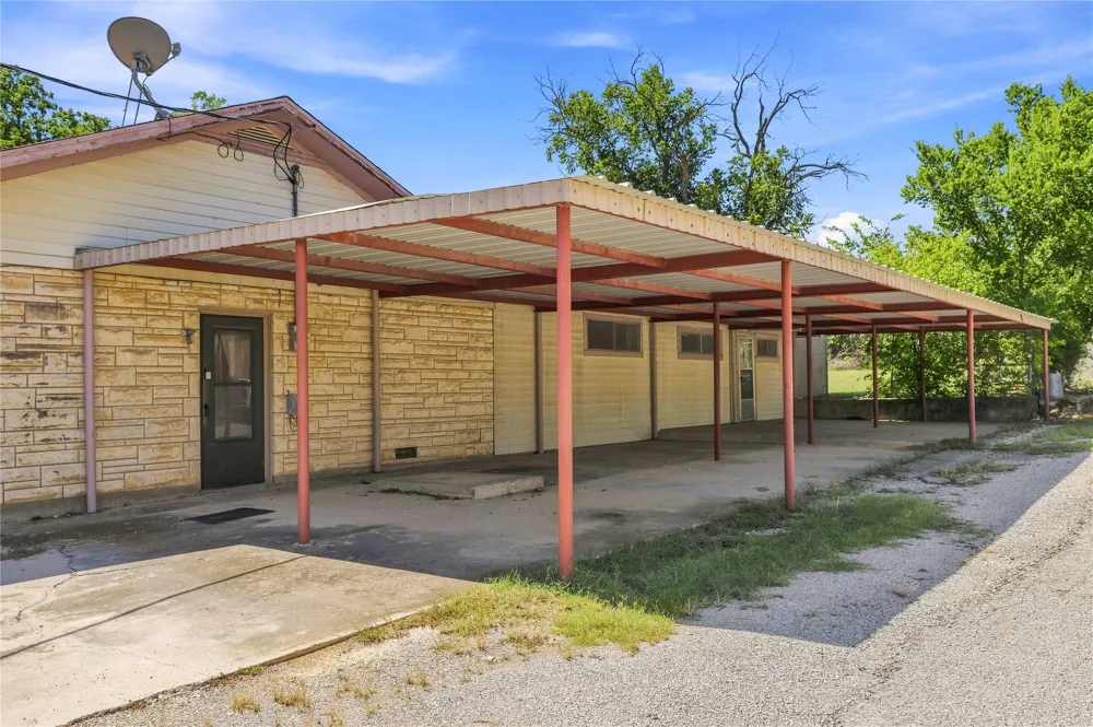 500 E Ham Avenue De Leon, TX 76444