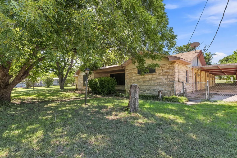 500 E Ham Avenue De Leon, TX 76444