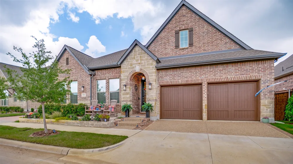 2063 Spotted Fawn Drive Arlington, TX 76005