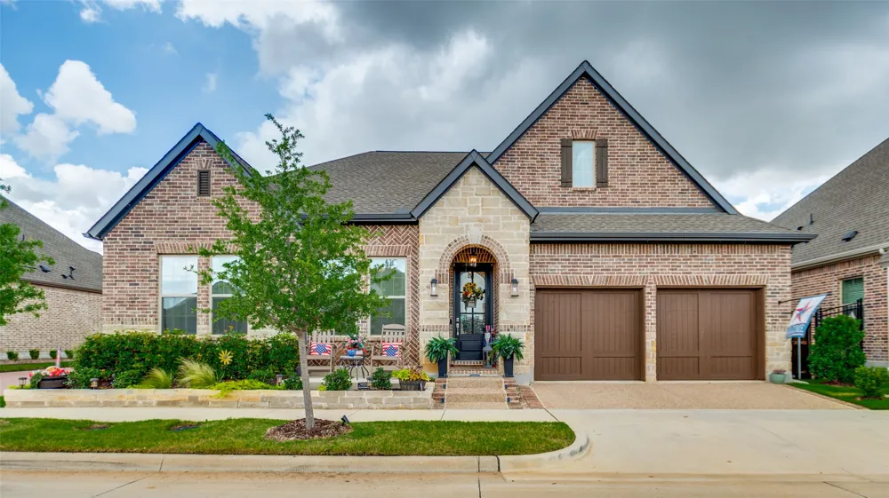 2063 Spotted Fawn Drive Arlington, TX 76005