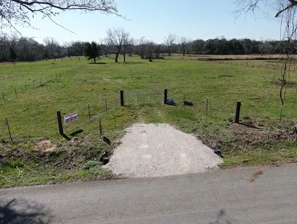 320 W Pleasant Street Brazoria, TX 77422